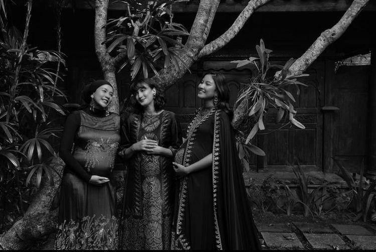 Maternity Nadine Chandrawinata, Zivanna Letisha, Dea Rizkita (Instagram.com/dennytjan)