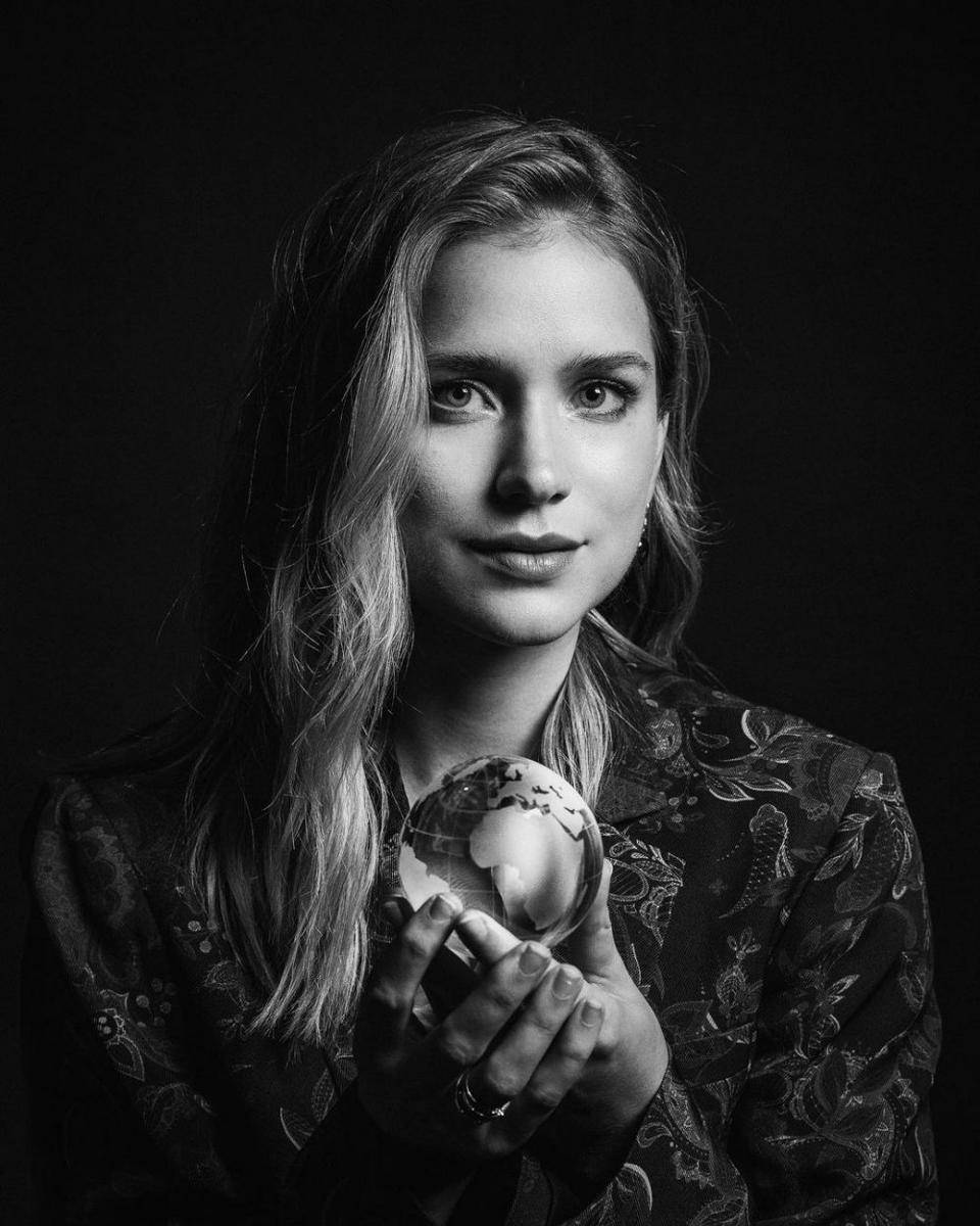potret Elizabeth Lail (instagram.com/elizabethlail)