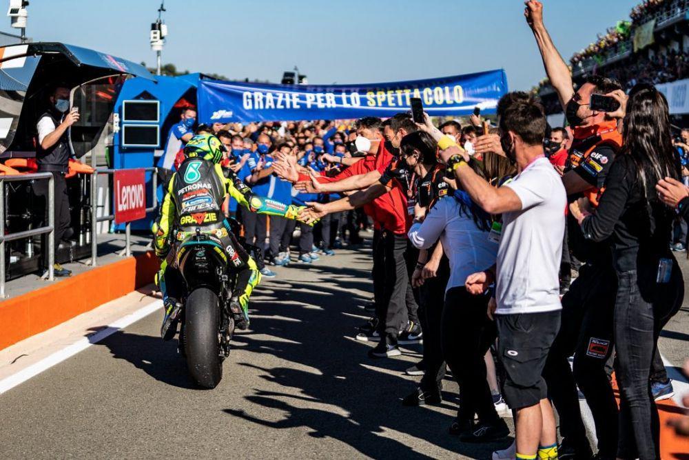 Valentino Rossi usai balapan GP Valencia. (instagram.com/circuitvalencia)