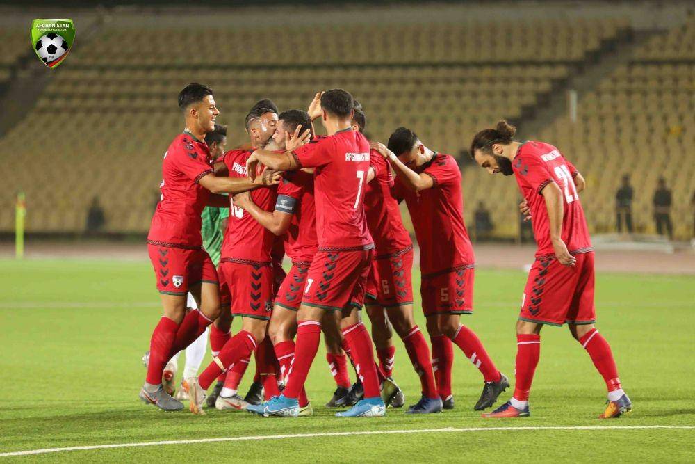 Timnas Afganistan enggan kibarkan bendera dan nyanyikan lagu kebangsaan Taliban saat bersua Timnas Indonesia, Selasa (16/11/2021). (sportscafe.in/).