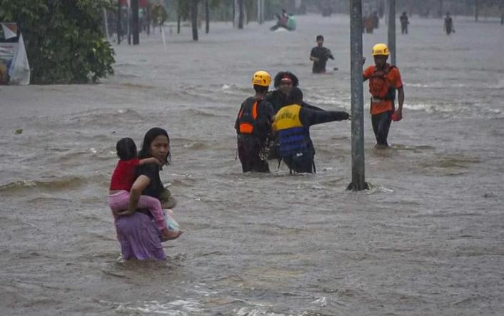 Jokowi: Pemerintah Akan Perbaiki Daerah Tangkapan Hujan di Sintang