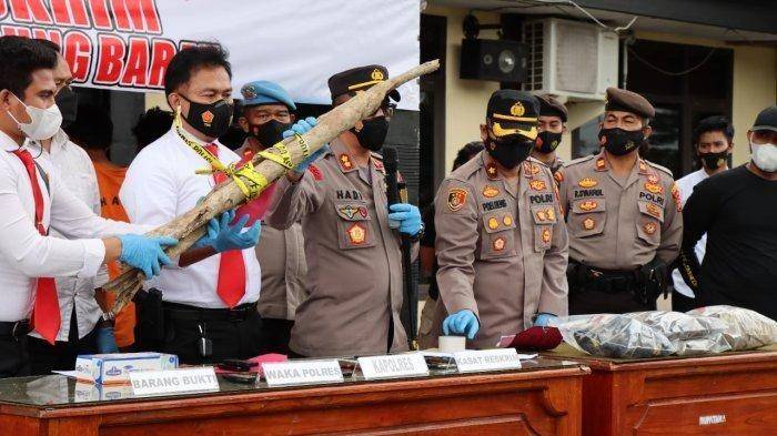 Polres Lampung Barat menggelar ekspose ungkap kasus pembunuhan petani, Senin (15/11/2021). (Dok Polres Lampung Barat).