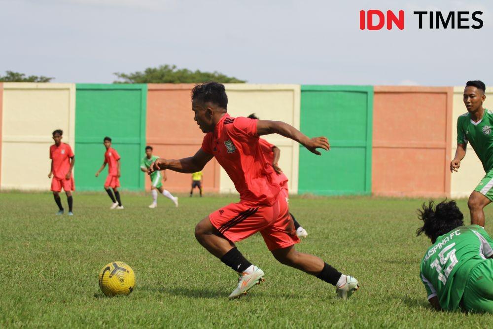 Nicodemus, pemain PS Kwarta saat hadapi Muspika FC di Liga 3 Sumut (IDN Times/Doni Hermawan)