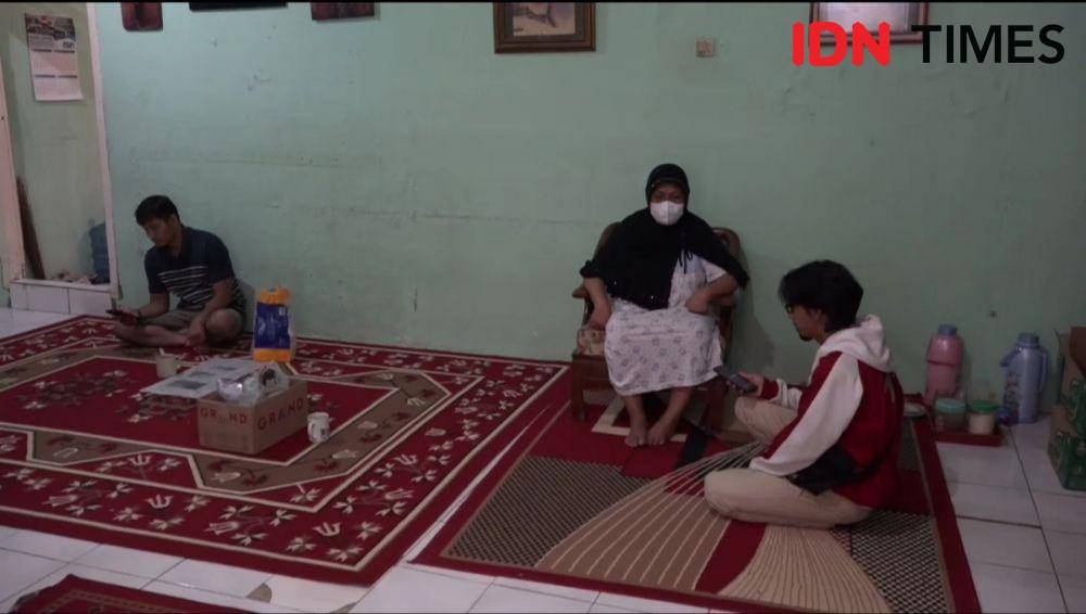 Dua warga Kaliawi, Tanjungkarang Pusat, Bandar Lampung meninggal dunia diduga usai sepekan menerima vaksinasi COVID-19 Sinovac. (IDN Times/Tama Yudha Wiguna)