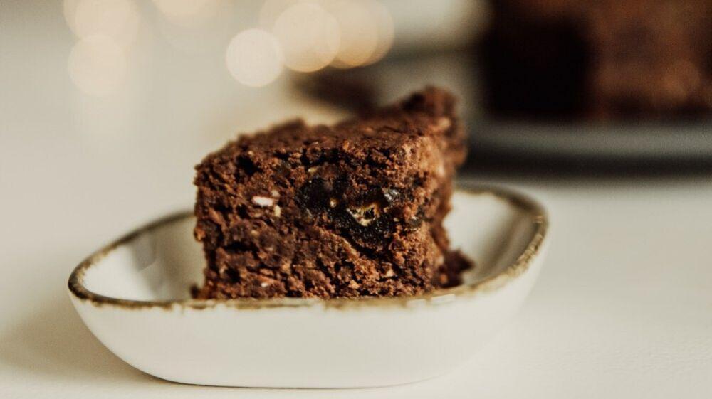 ilustrasi black sesame brownies (pexels.com/Alesia Kozik)