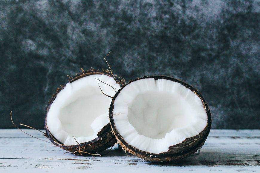 potret buah kelapa (unsplash.com/Tijana Drndarski)