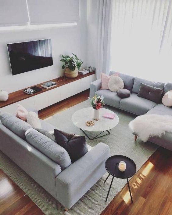 Ide ruang keluarga dengan TV (solteirasnoivascasadas.com)