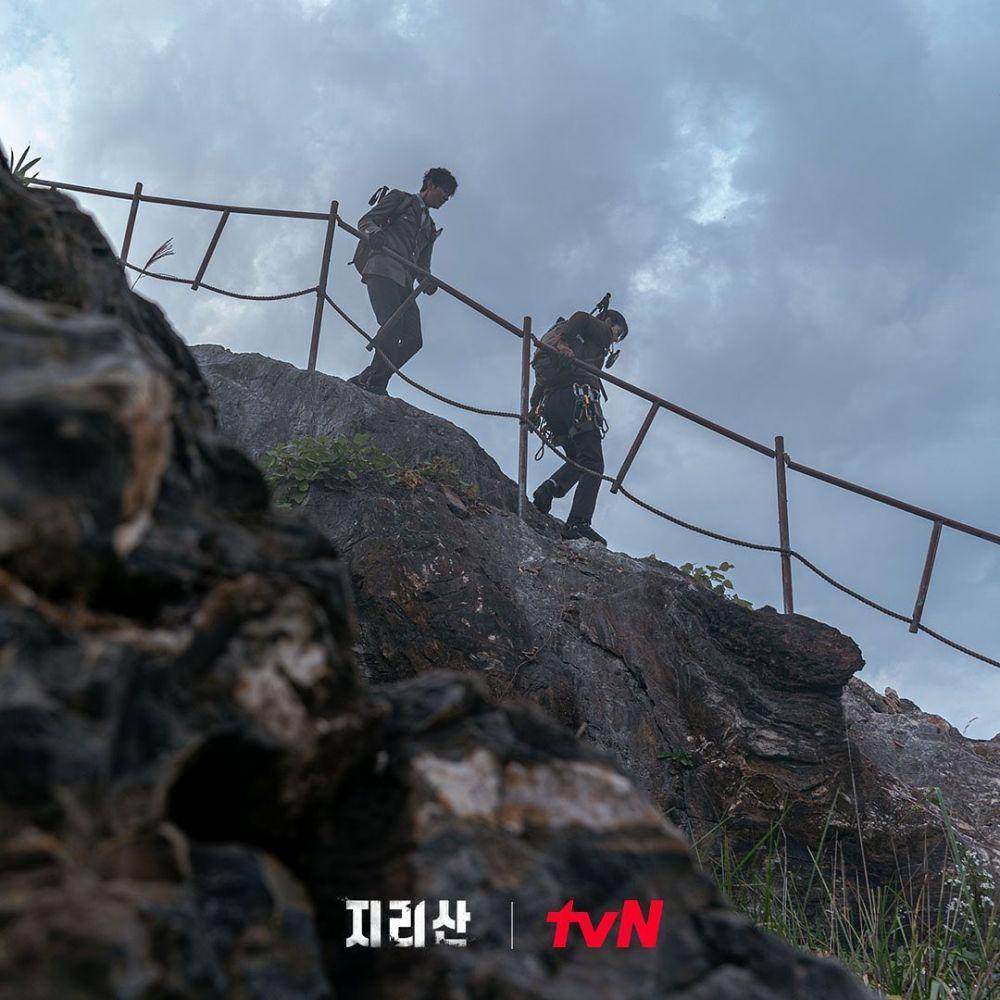 potret Jun Ji Hyun dan Ju Ji Hoon dalam KDrama Jirisan (instagram.com/tvn_drama)