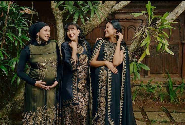 10 Foto Maternity Nadine Chandrawinata, Zivanna Letisha, Dea Rizkita
