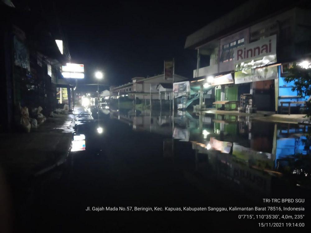 Banjir di Kecamatan Kapuas, Sanggau tiga pekan belum surut (dok. BPBD Kabupaten Sanggau)