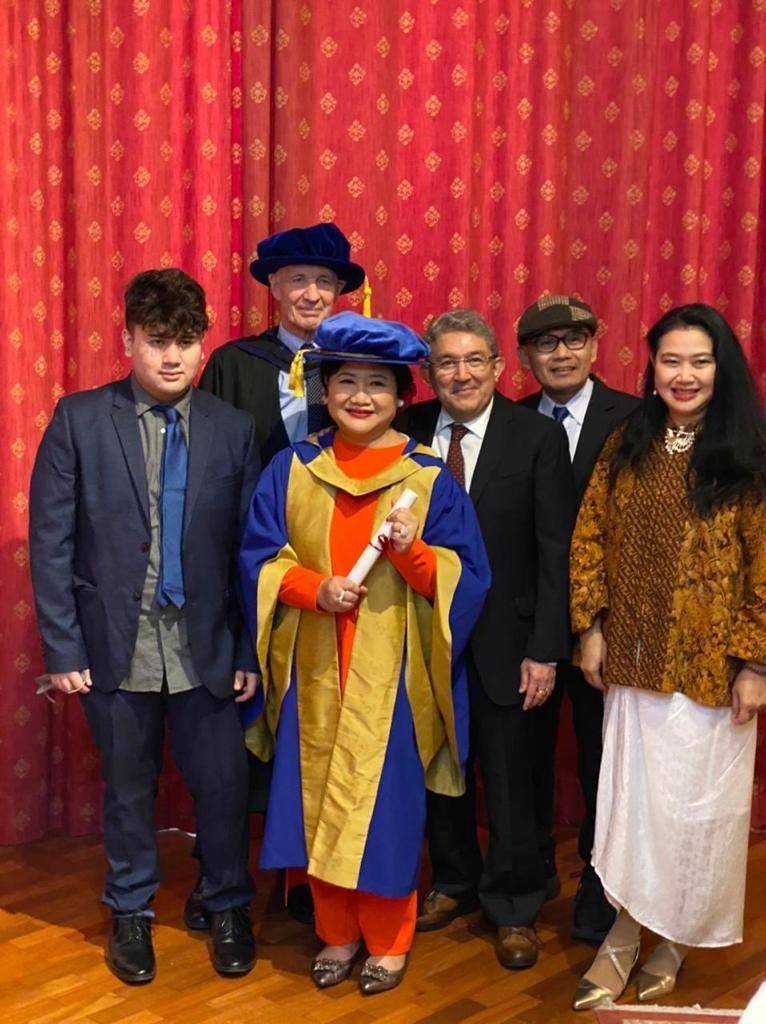 Prita Kemal Gani mendapatkan gelar Honoris Causa dari Conventry University (Dok. LSPR)
