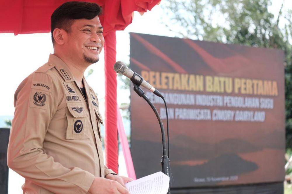 Bupati Gowa, Adnan Purichta Ichsan, menghadiri Kegiatan peletakan batu pertama pembangunan destinasi wisata Cimory Dairyland di Kabupaten Gowa, Provinsi Sulawesi Selatan, yang berlokasi di Kecamatan Parangloe. (Dok. Humas Pemkab Gowa)