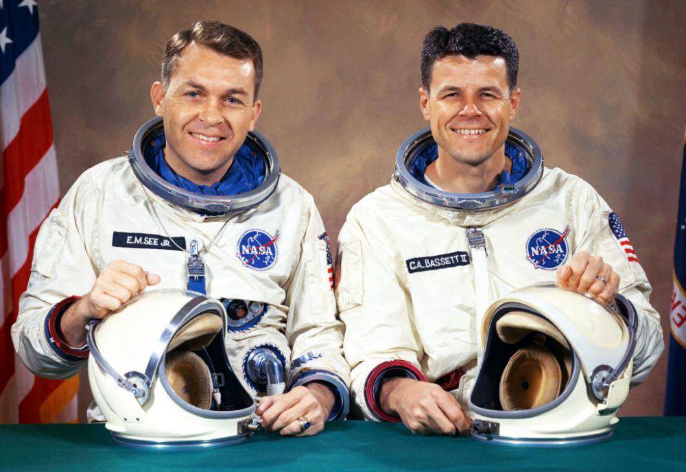 Astronaut NASA Elliot See dan Charles Bassett dipilih untuk menerbangkan misi Gemini IX pada tahun 1966. (dok. nasa.gov)