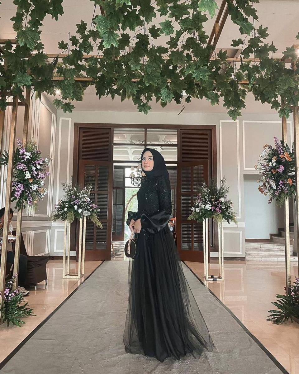 Outfit kondangan. (instagram.com/shellaalaztha)