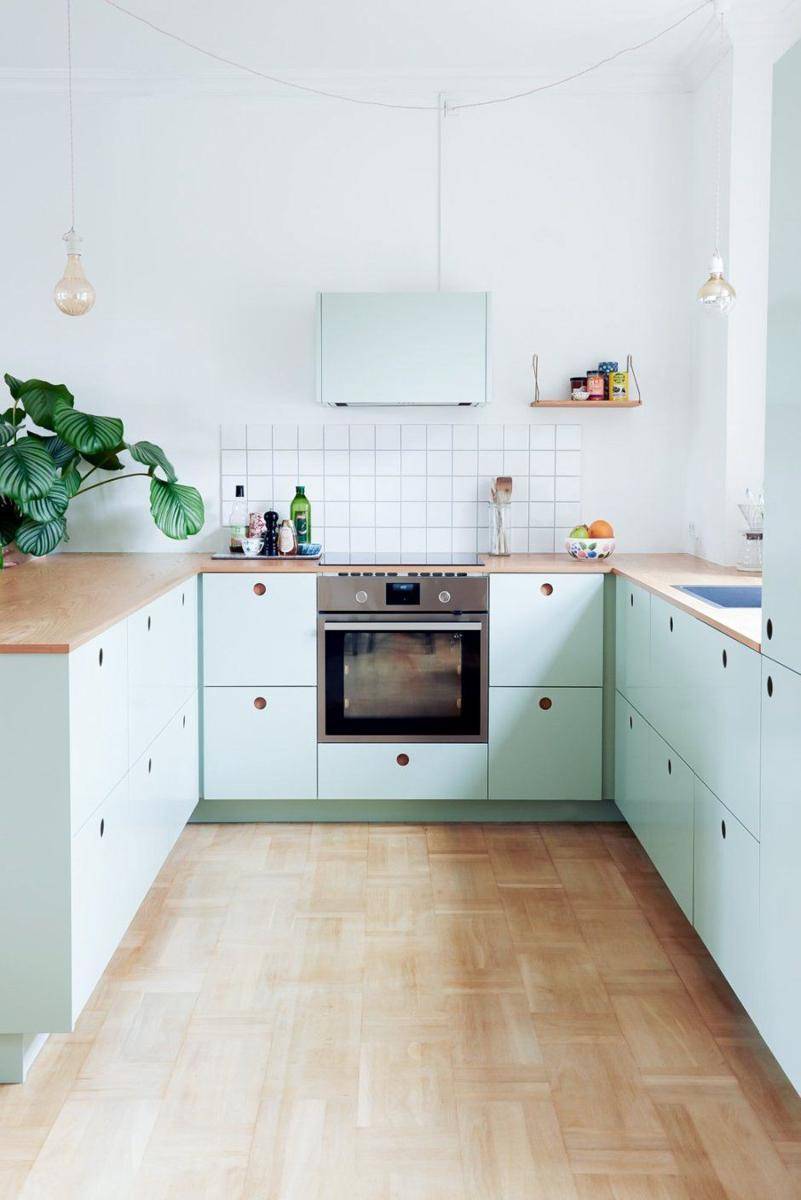 Inspirasi dapur fungsional buat rumah mungil. (apartmenttherapy.com)