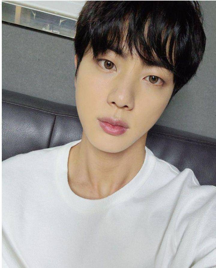 potret Jin BTS (instagram.com/jin_bighitentertainment)