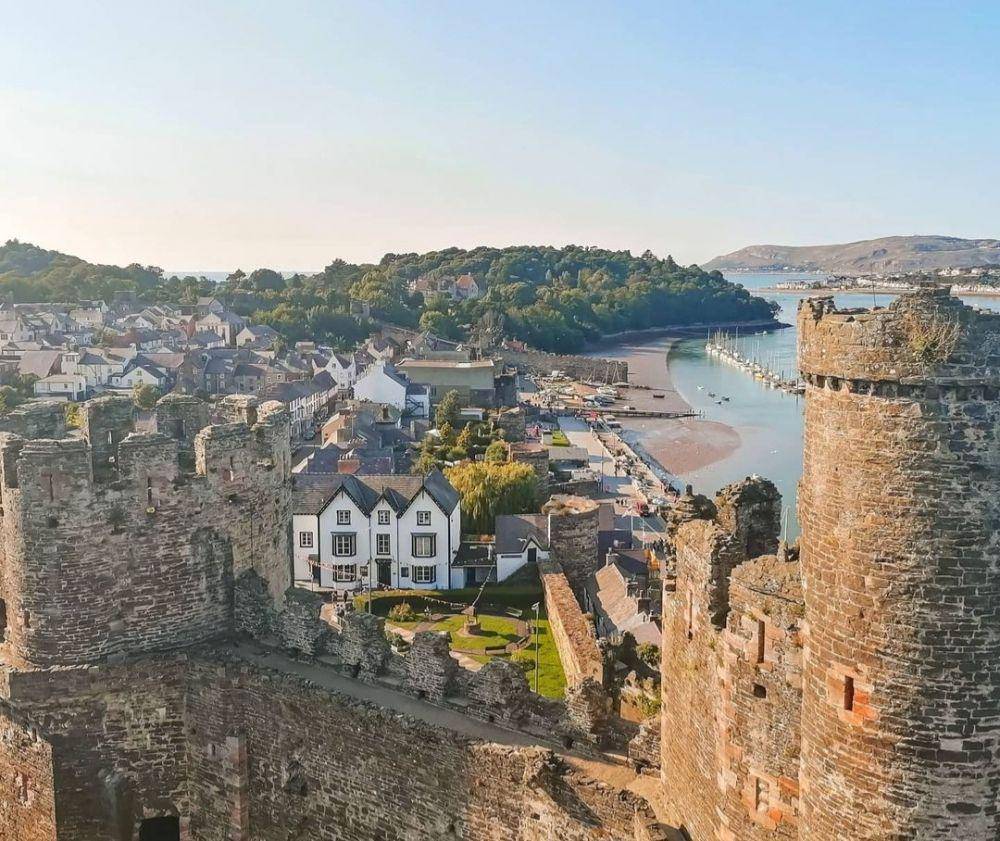 Conwy (instagram.com/many.themiles)