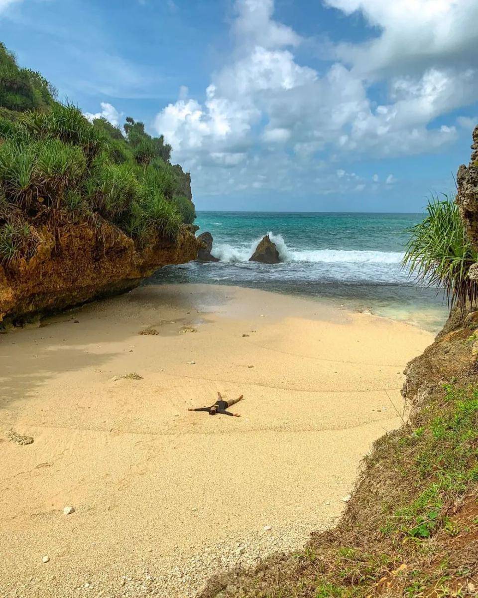 Pantai Srakung (instagram.com/herdiansyah002)