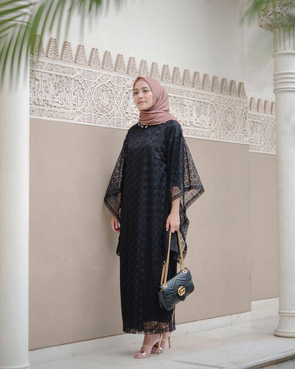 Outfit kondangan. (instagram.com/megaiskanti)