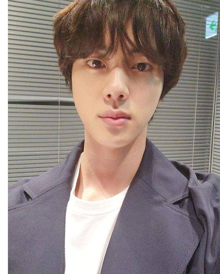 potret Jin BTS (instagram.com/jin_bighitentertainment)