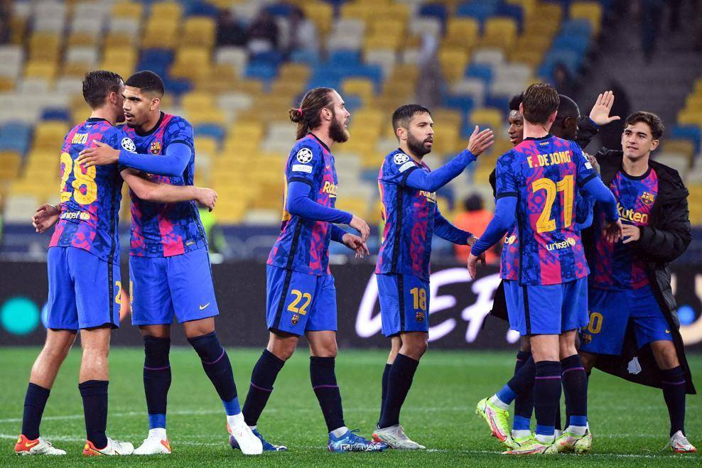 selebrasi kemenangan Barcelona di UCL (uefa.com)