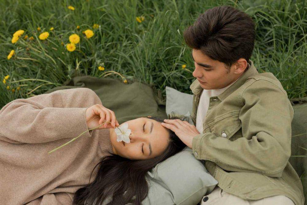 ilustrasi pasangan romantis (pexels.com/Ron Lach)
