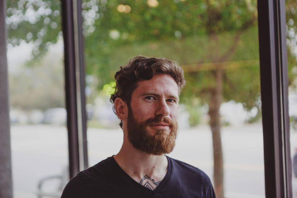 Ilustrasi pria berkumis dan jenggot (unsplash.com/Hayes Potter)