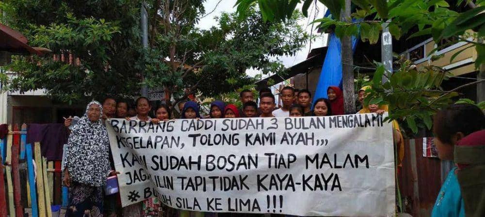 Warga Pulau Barrang Caddi Makassar Menjerit Tiga Bulan Tanpa Listrik
