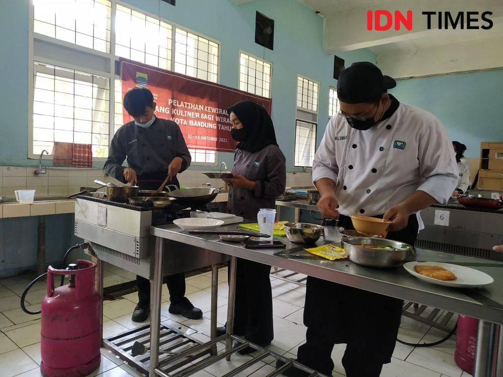 Ilustrasi SMKN 9 Kota Bandung (IDN Times-Azzis Zulkhairil)