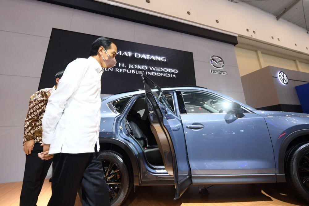 Kunjungi GIIAS, Jokowi Dorong Produksi Mobil Listrik di Tanah Air