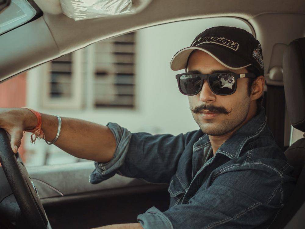 Ilustrasi kumis pria (unsplash.com/Dollar Gill)