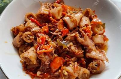 Sambal cumi (instagram.com/rinihasrita)