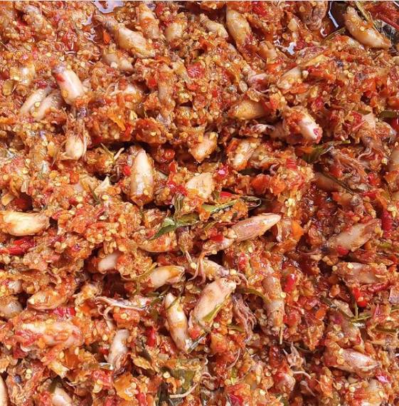 Sambal cumi (instagram.com/ngemplok_by_omay)