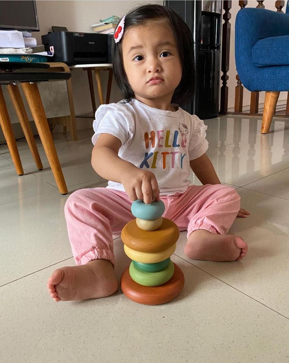 pose gemas Sera (instagram.com/seraphinezm)