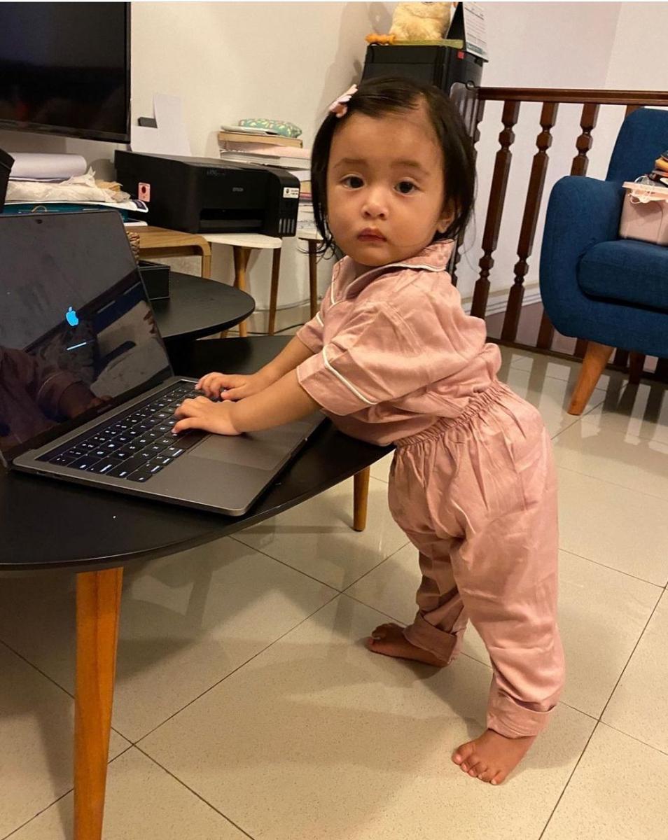 pose gemas Sera (instagram.com/seraphinezm)