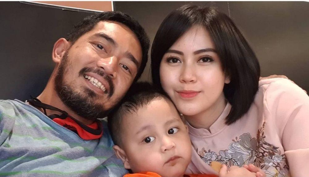 9 Potret Harmonis Keluarga Yama Carlos, Sempat Pisah Lalu Rujuk