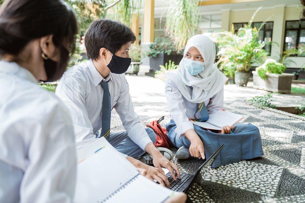 Masuk Sekolah Lagi, Ini 5 Hal yang Wajib Dilakukan Saat Ketemu Teman
