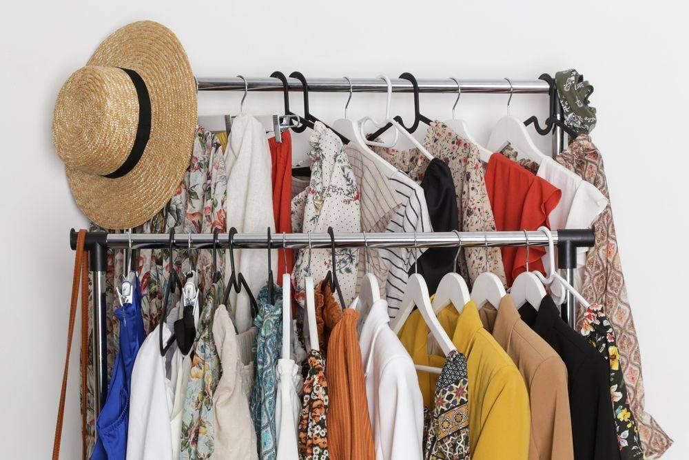 Ilustrasi baju preloved (Shutterstock/triocean)
