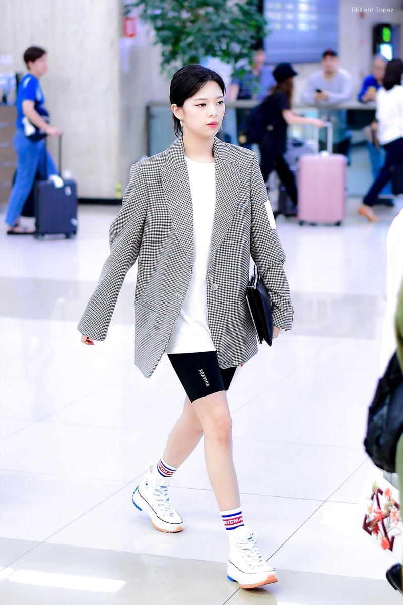 Short pants Jeongyeon Twice (koreaboo.com)