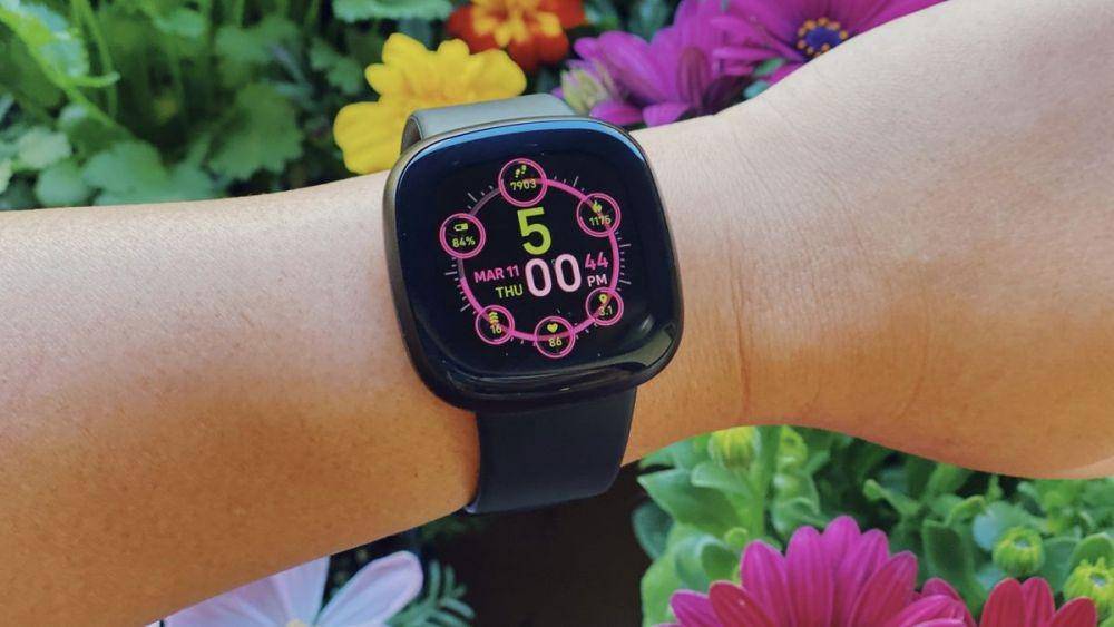 ilustrasi Fitbit Versa 3 (t3.com)