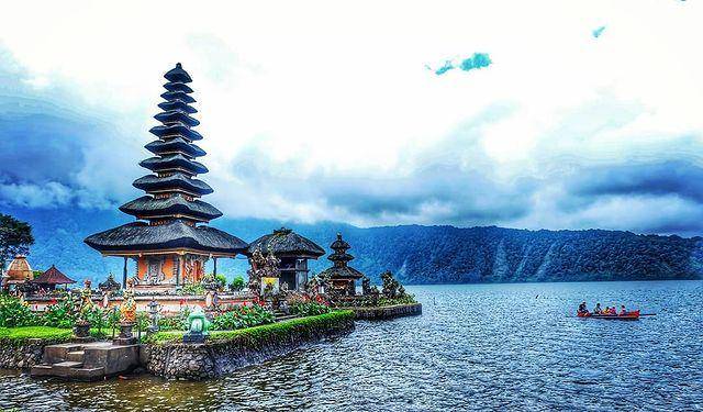 Pura Danau Beratan (Instagram.com/alexglennbp)