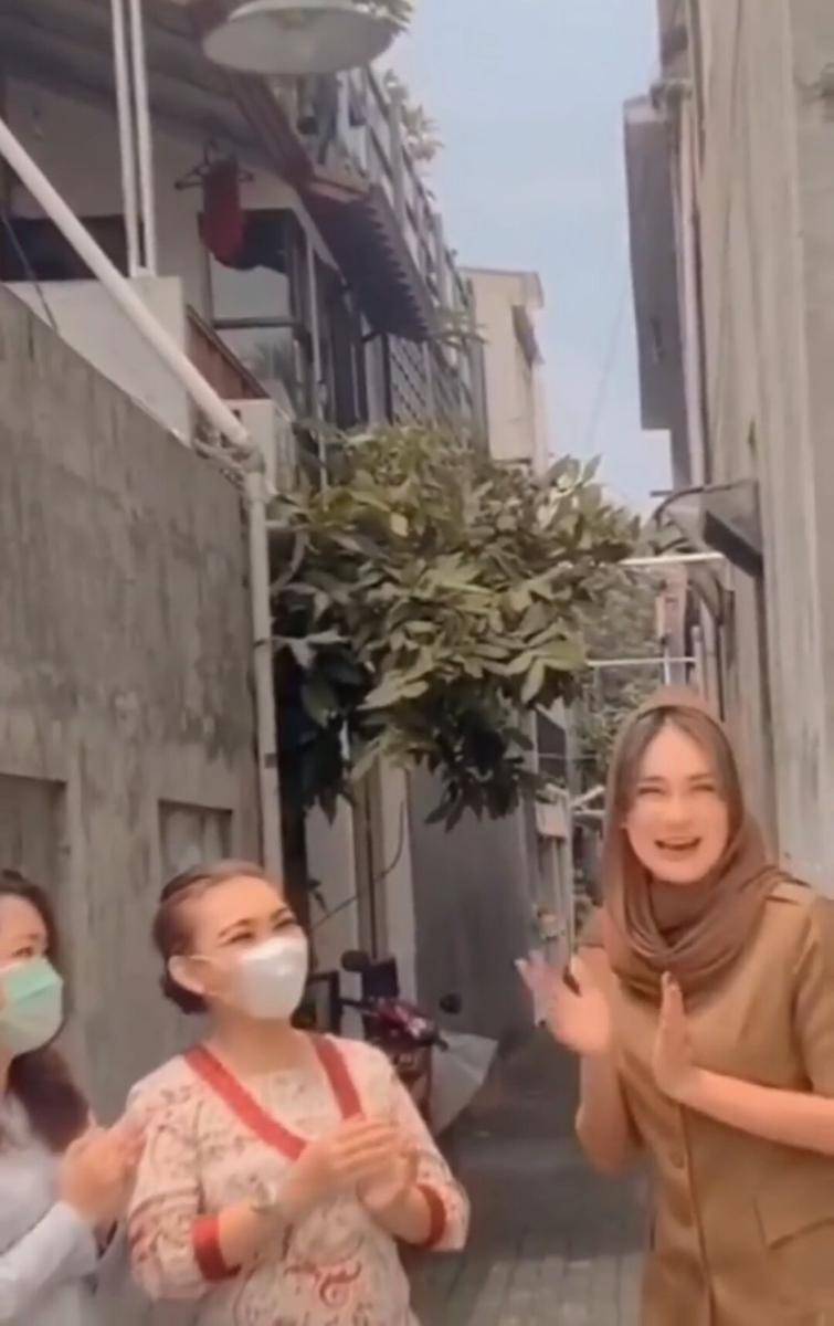 Luna Maya (Instagram.com/moonshine_lunamaya)