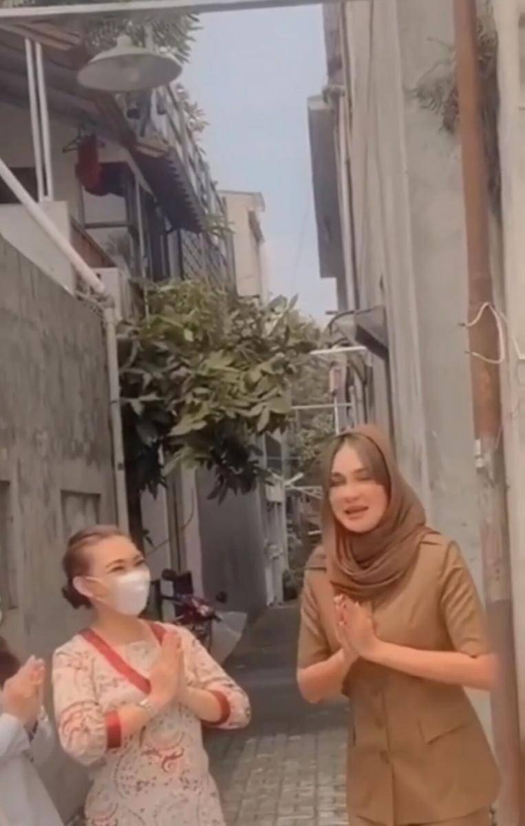 Luna Maya (Instagram.com/moonshine_lunamaya)