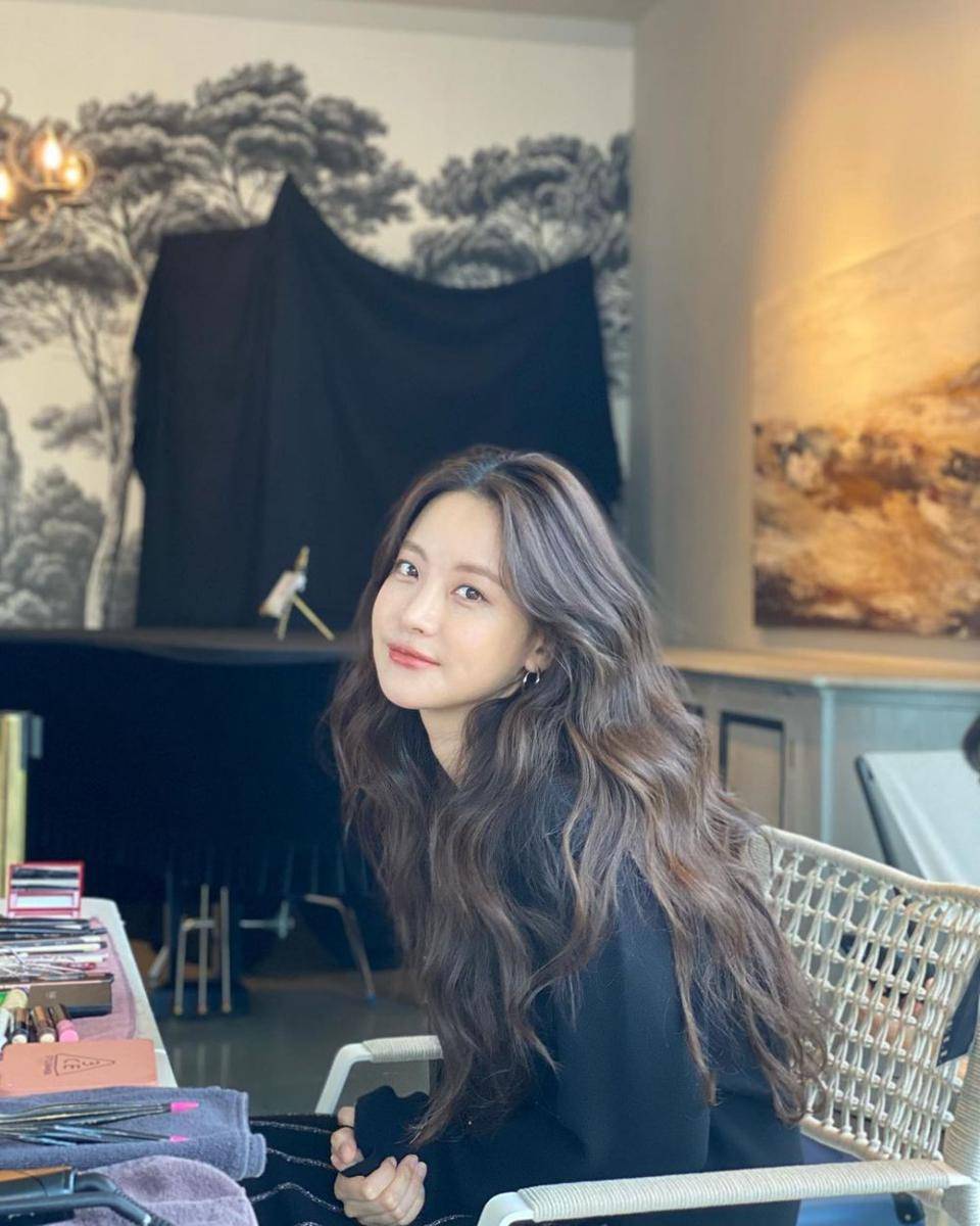 Oh Yeon Seo (instagram.com/ohvely22)