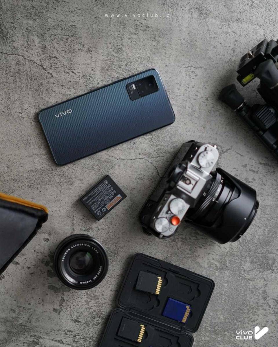 vivo V21 dan perangkat lain untuk medukung pekerjaanmu. (instagram.com/vivoclub.id)
