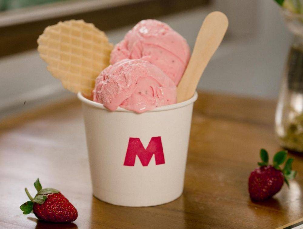 Salah satu menu MILK by Artemy 'strawberry ice cream'. (instagram.com/milkbyartemy)