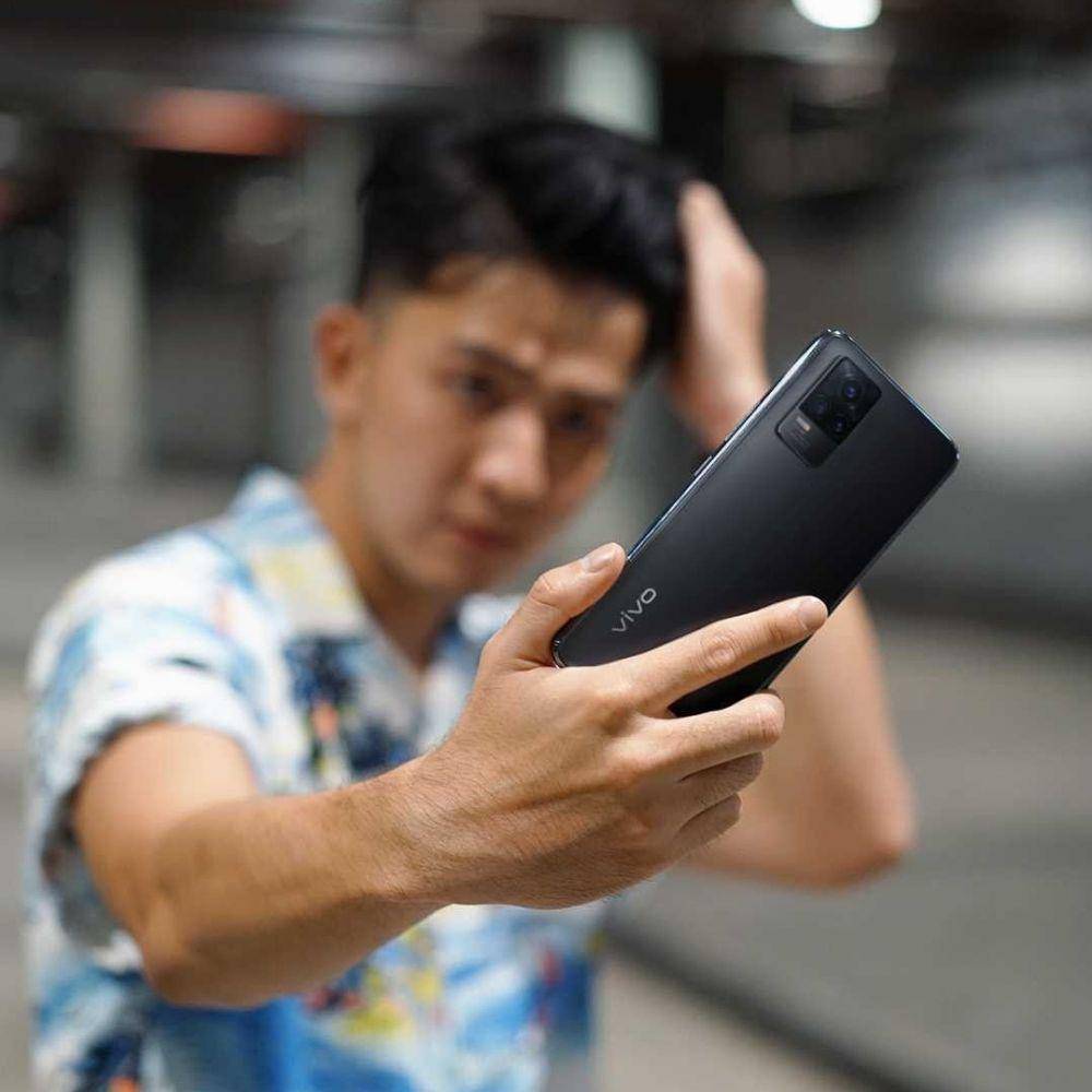 vivo V21 (instagram.com/vivoclub.id)