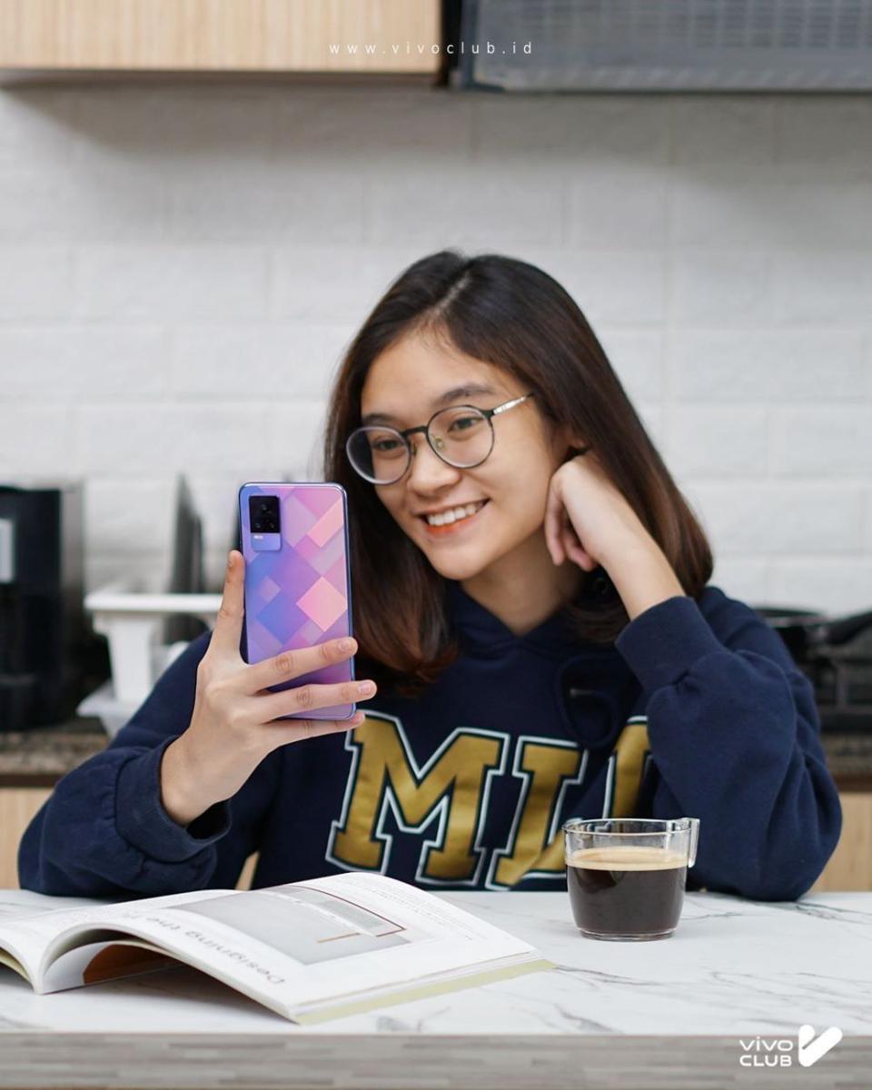 vivo V21 (instagram.com/Vivoclub.id)