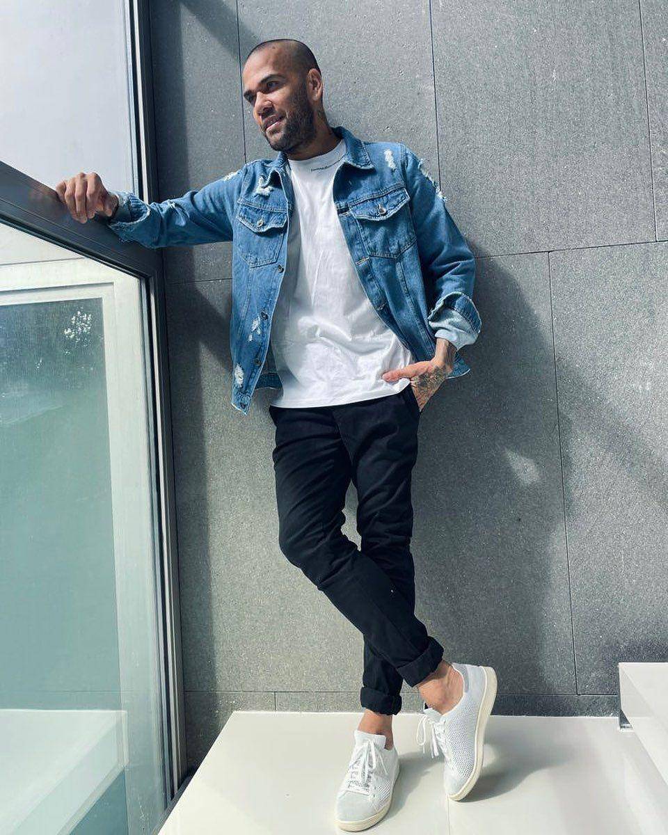 Gaya busana Dani Alves (instagram.com/danialves)