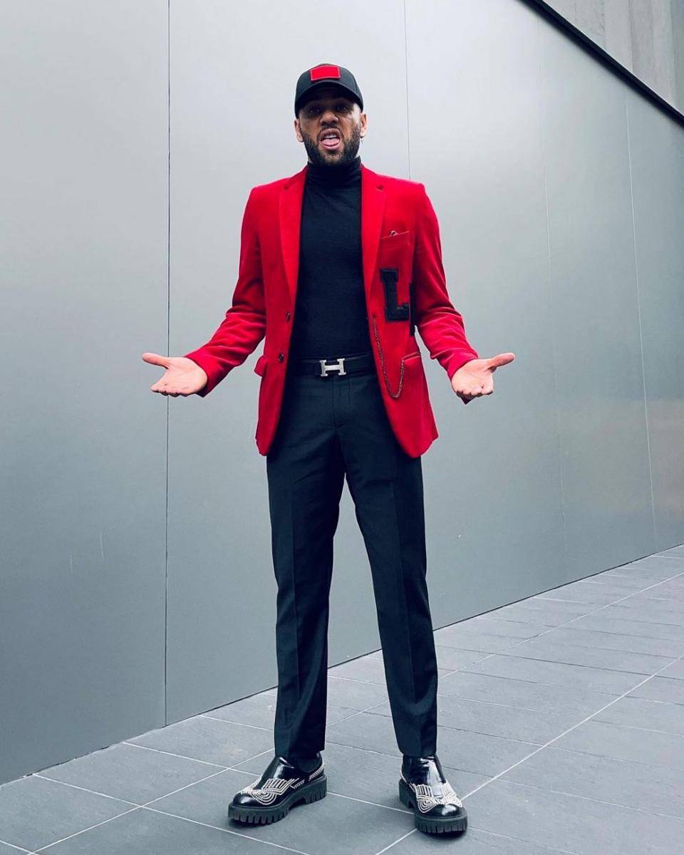 Gaya busana Dani Alves (instagram.com/danialves)